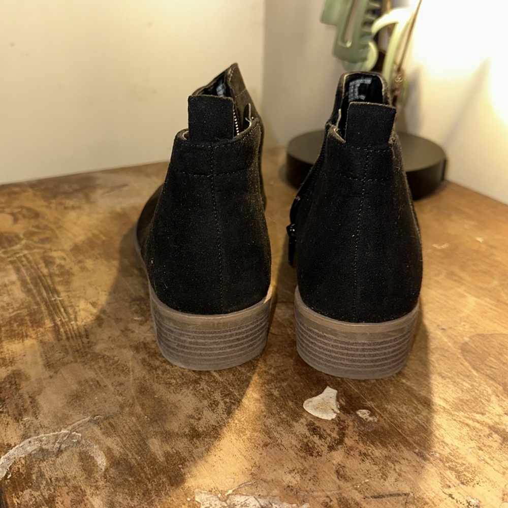 Cute booties! - Picture 2 of 5